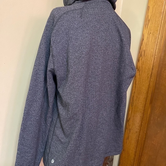 Lululemon 1/4 zip hoodie heathered gray size large 8/10? thumb hole. - Picture 5 of 12